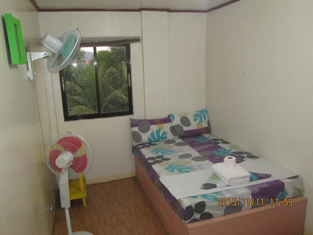 Hotel Lagrosa Backpackers à Coron Chambre photo
